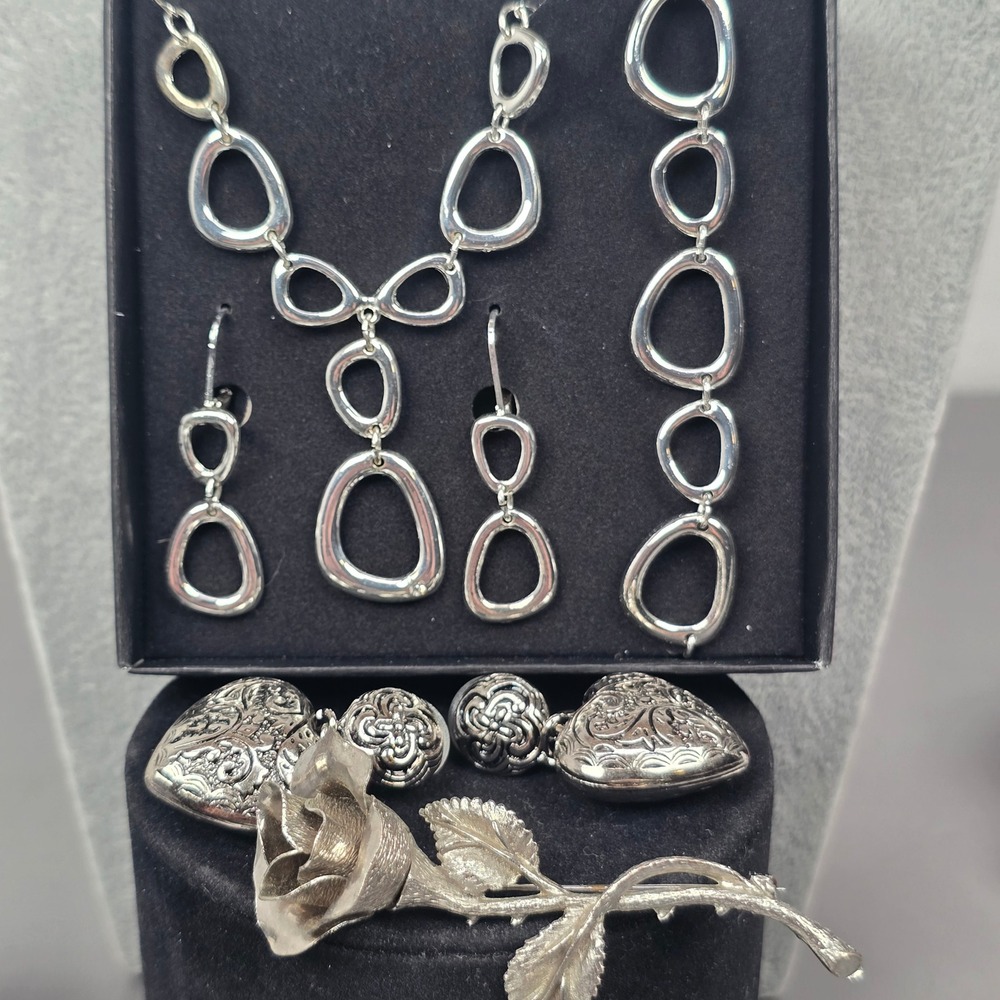 Avon Organic Necklace Bracelet Earrings W/ Heart Earrings & Unsigned Rose Brooch